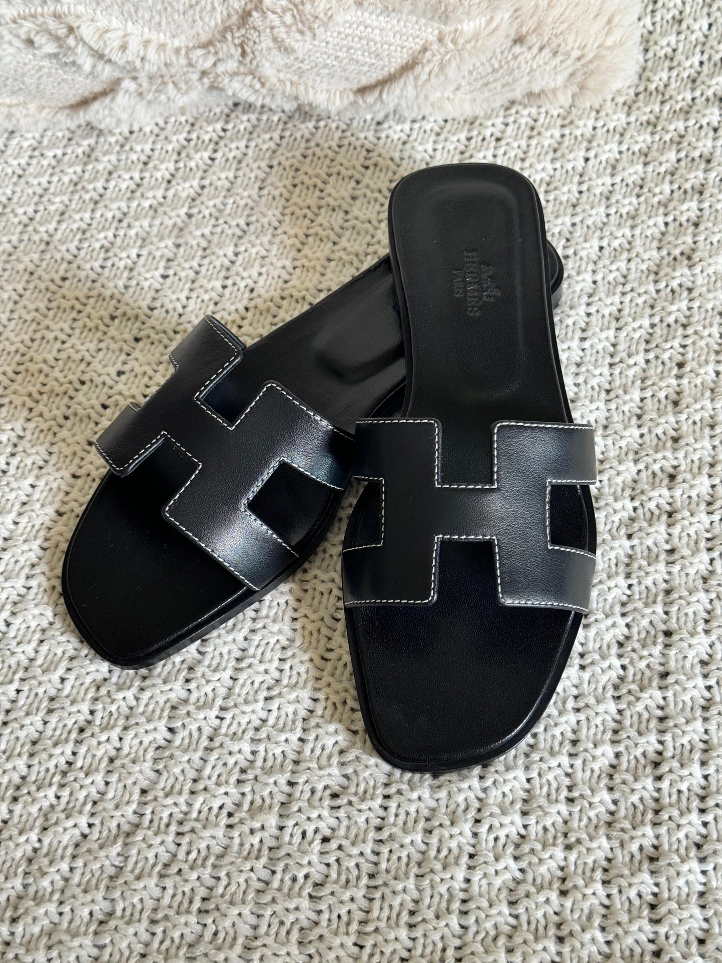 Hermes slippers - black