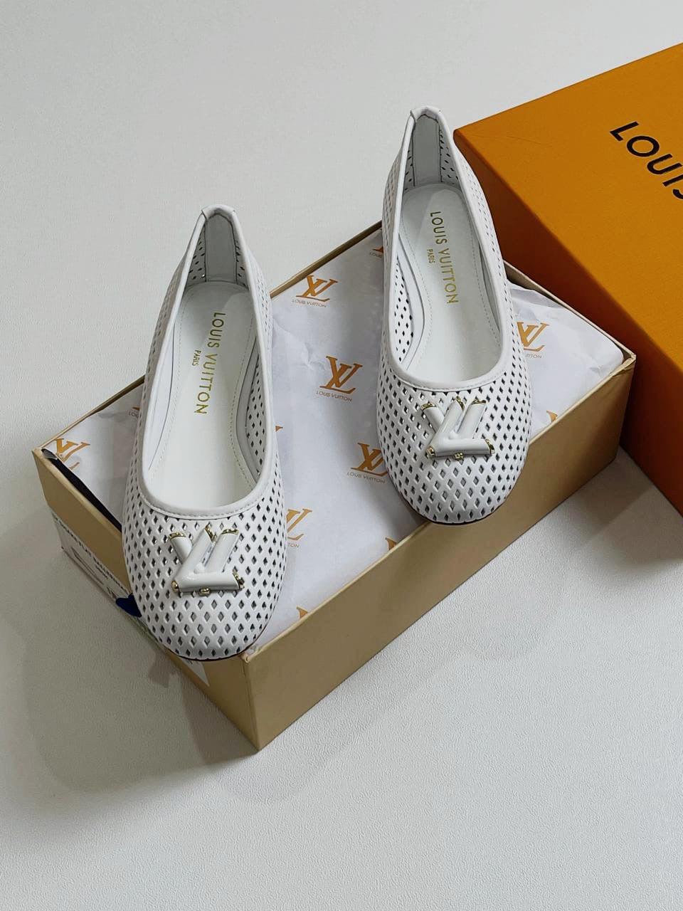 Lv ballerina white