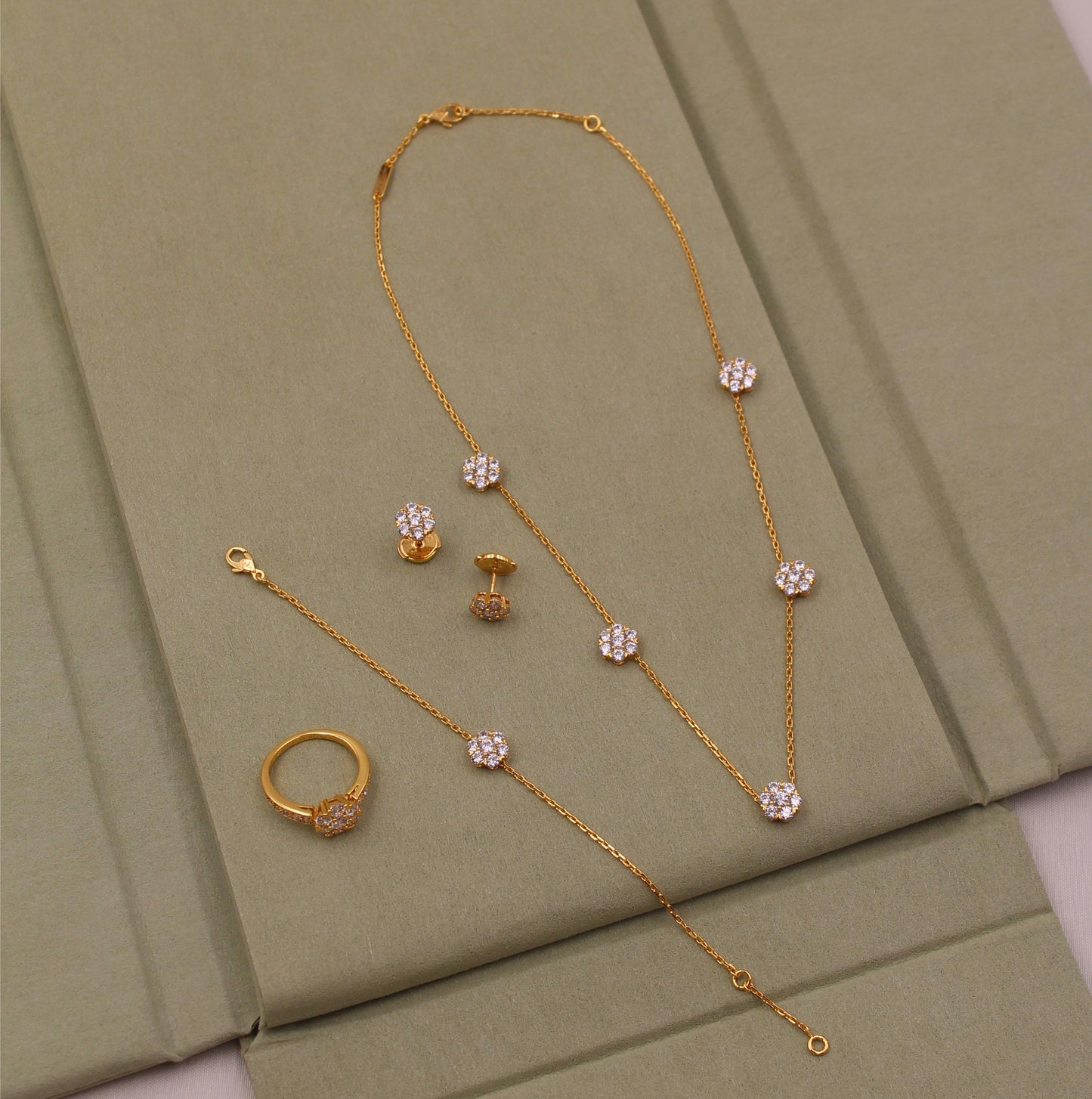 Van cleef jewelry set