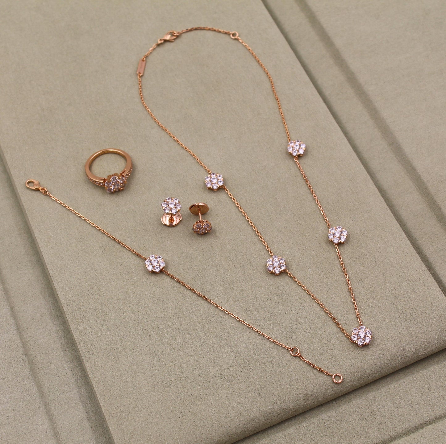 Van cleef jewelry set