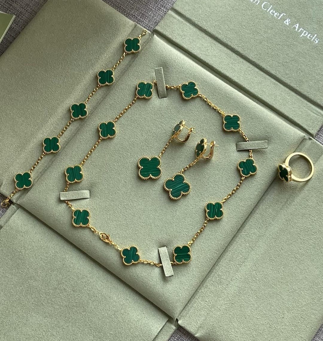 Van cleef jewelry set