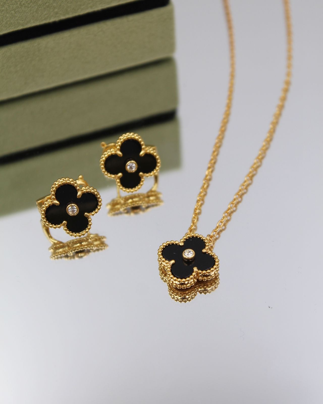 Van cleef jewelry set