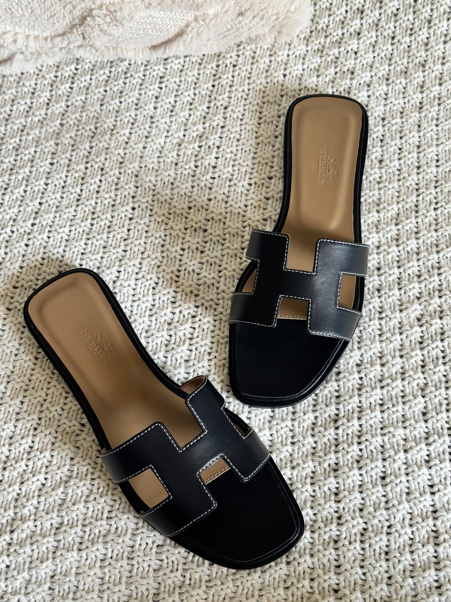 Hermes slippers - black