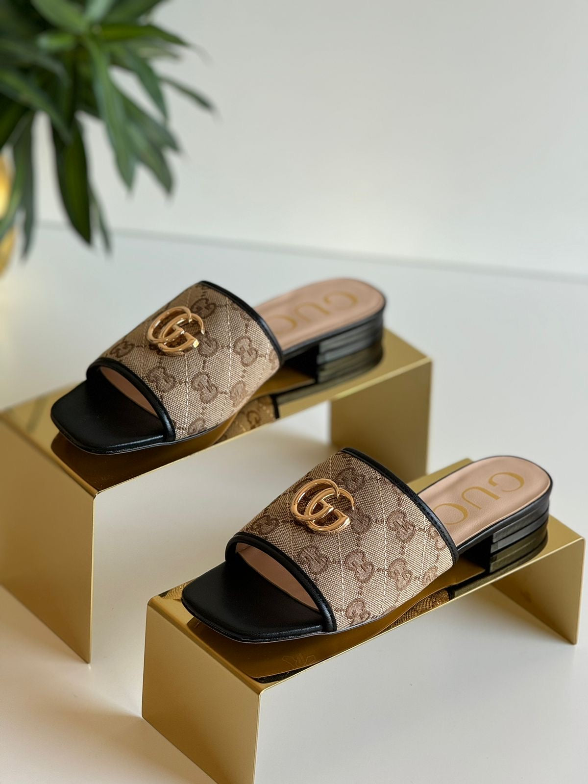 Gucci slippers