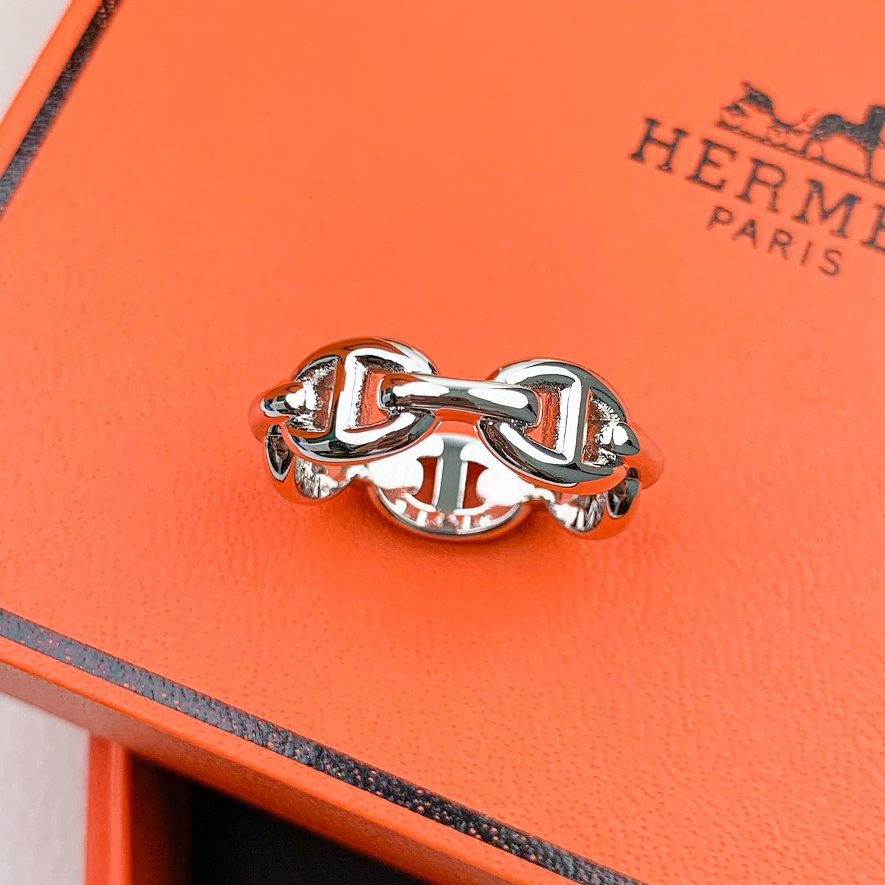 Hermes ring