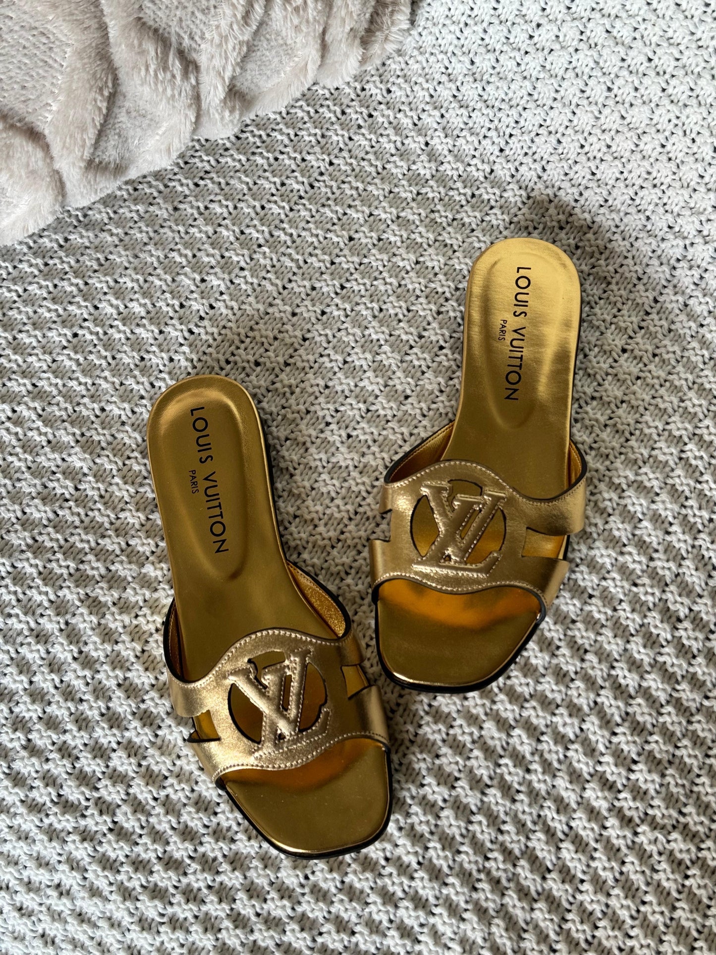 Lv slippers