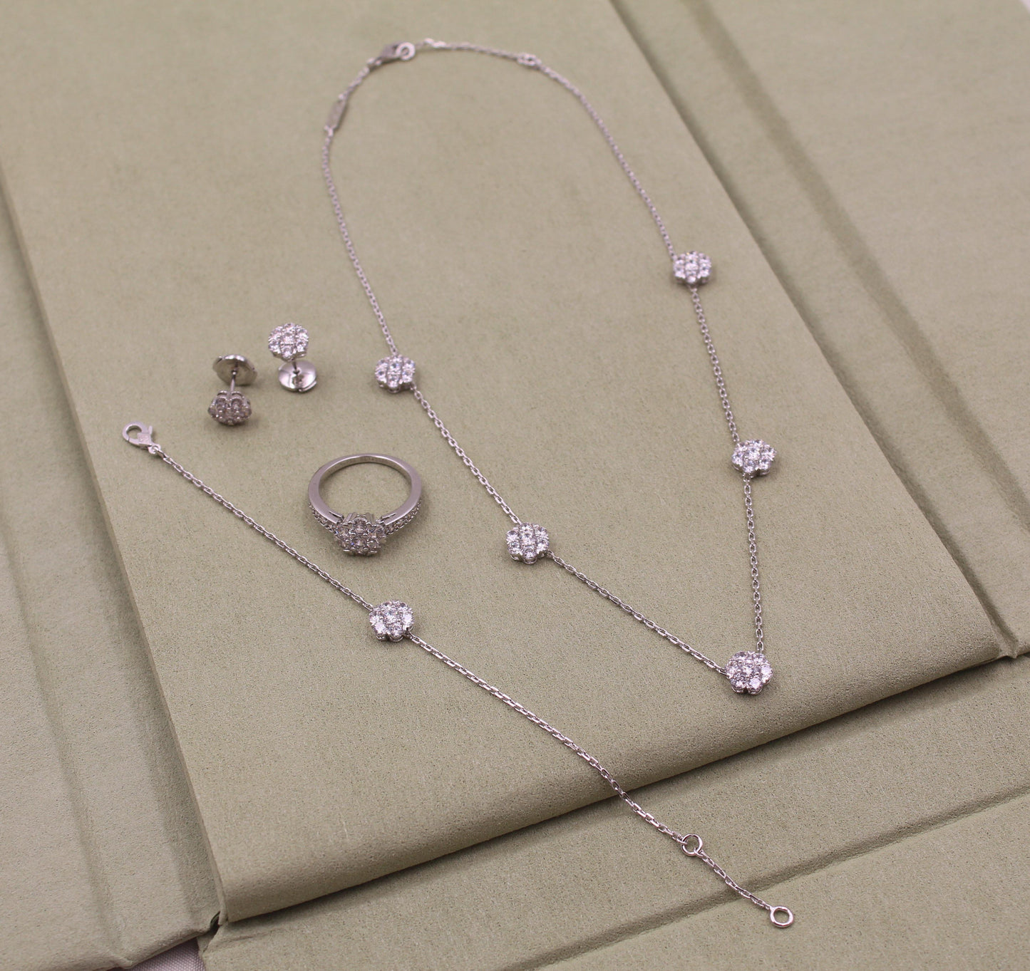 Van cleef jewelry set