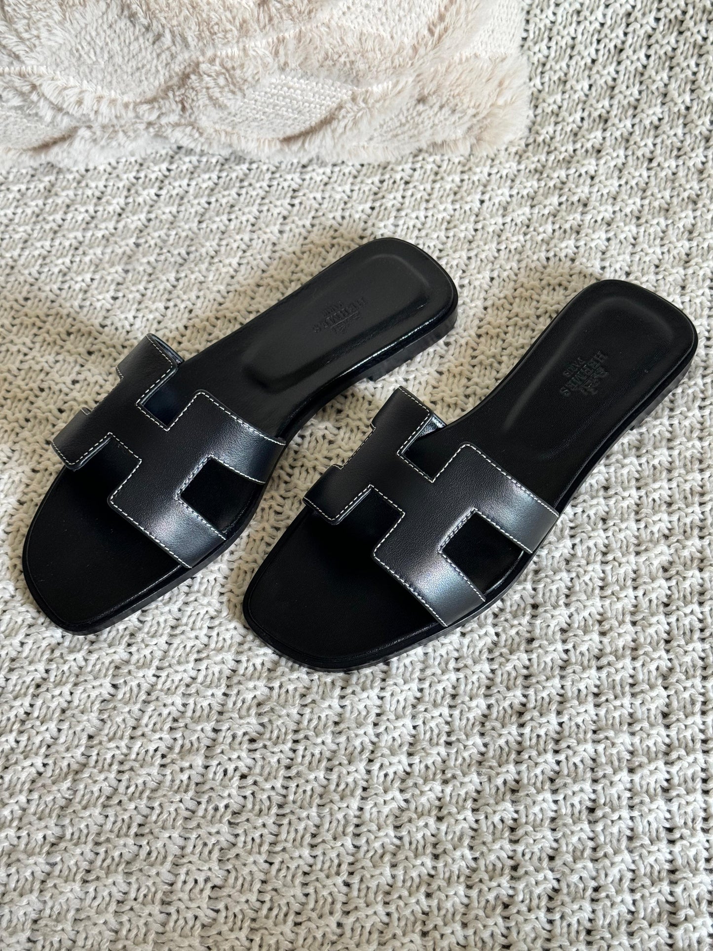 Hermes slippers - black