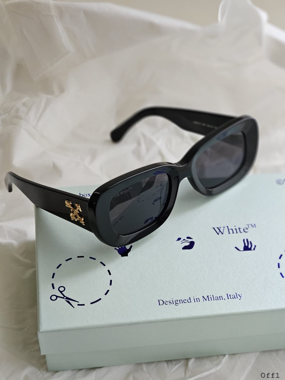 Off white sunglasses collection