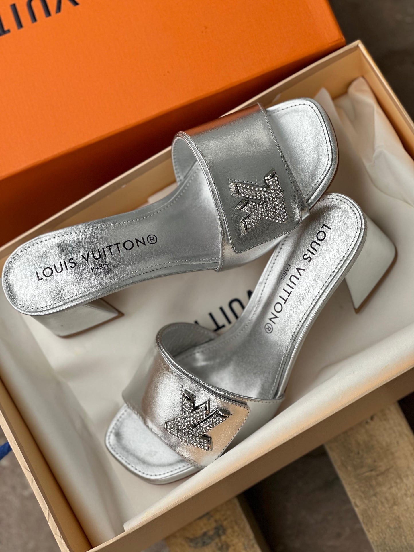 Lv slippers & sandals heels - silver