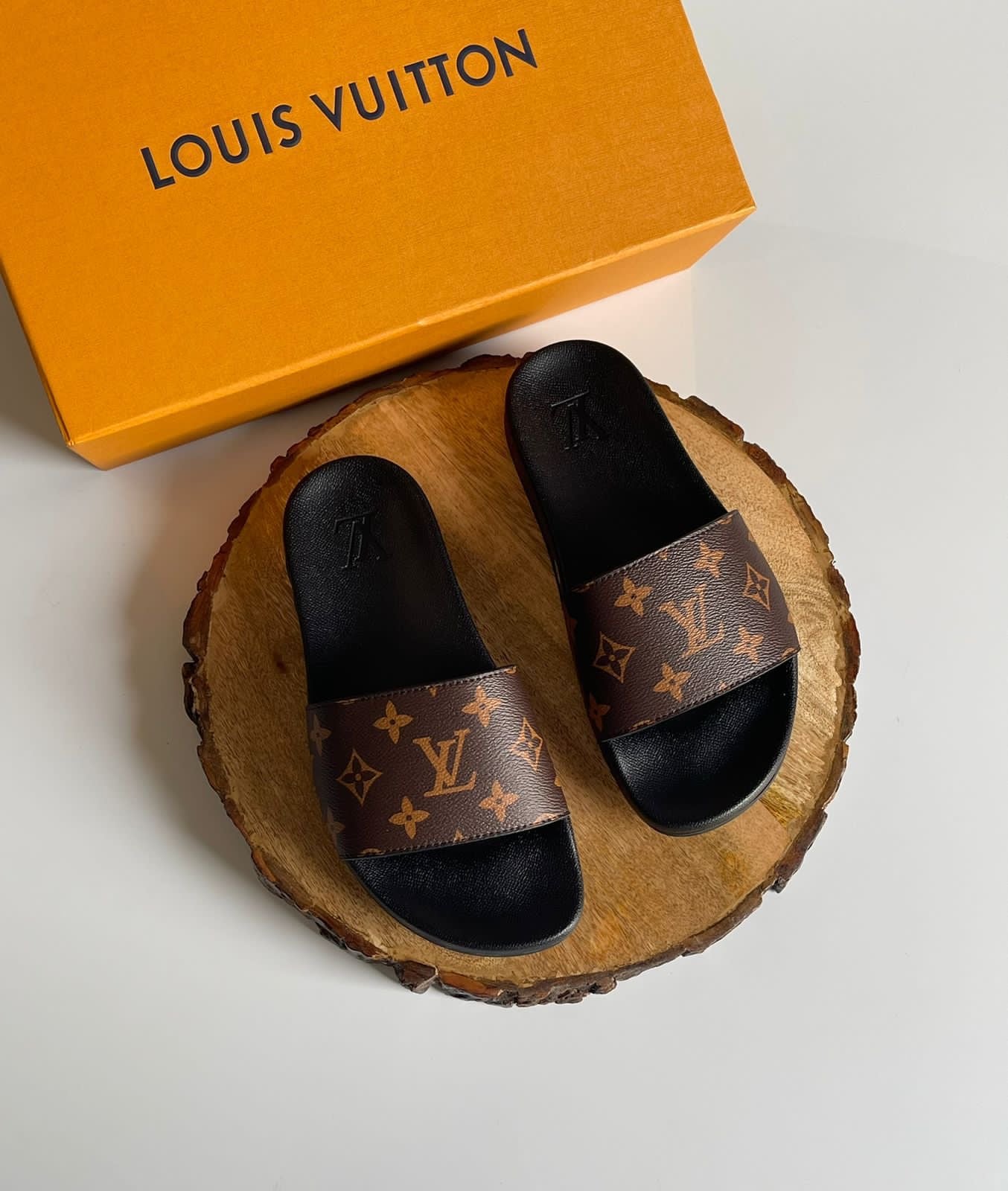 Lv slippers