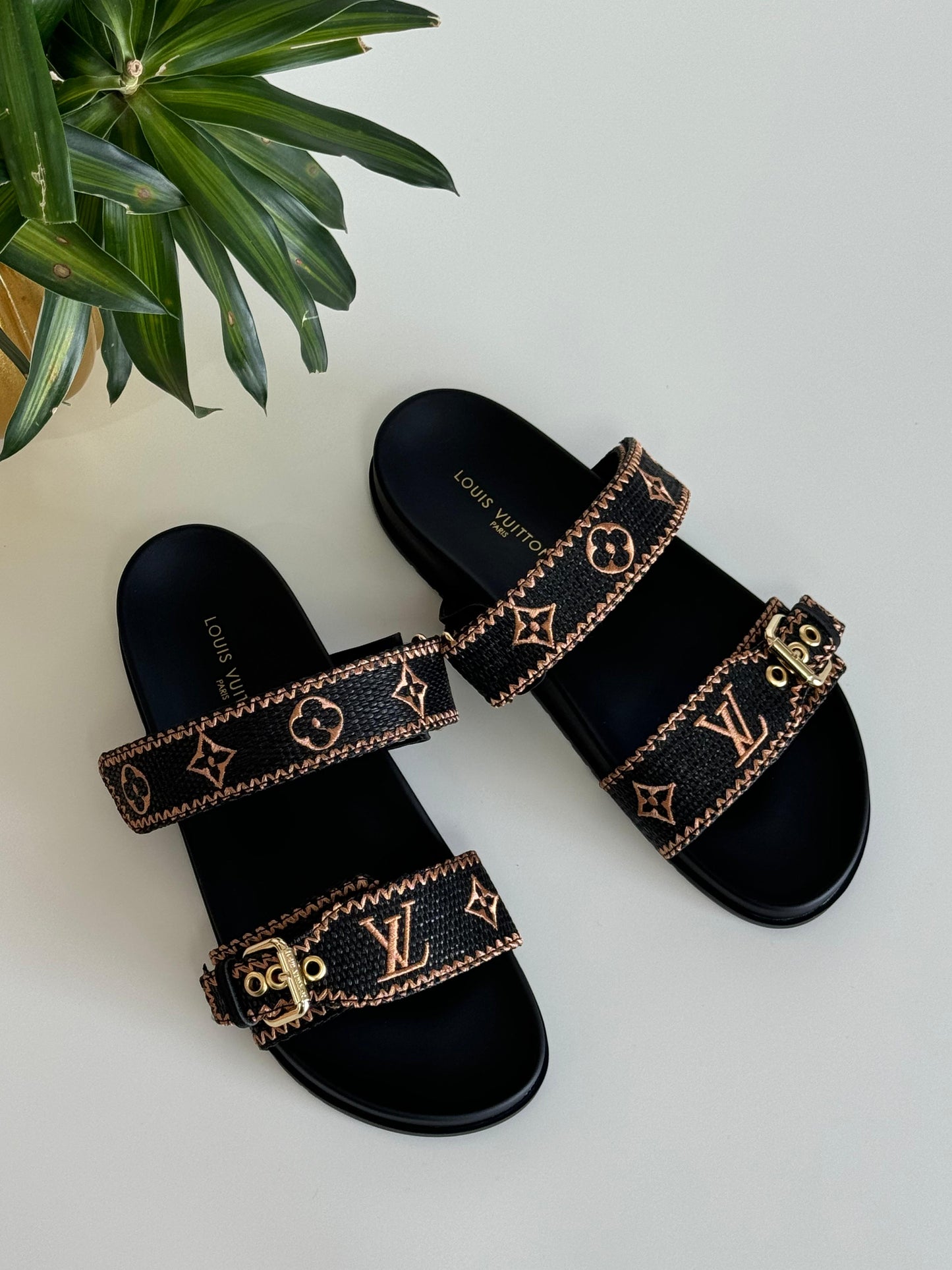 Lv slippers