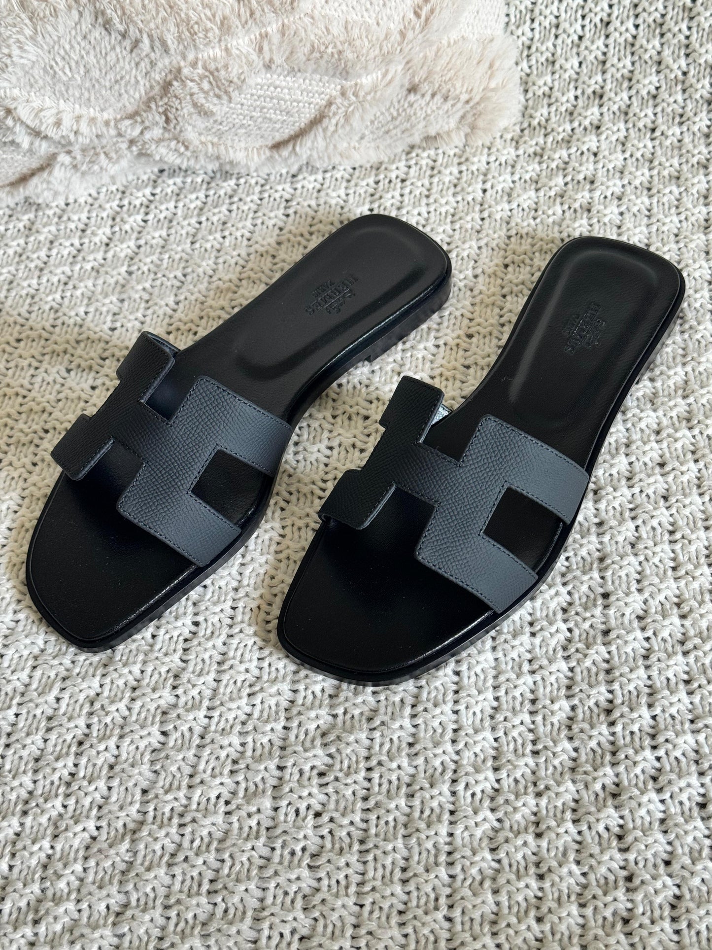 Hermes slippers - black