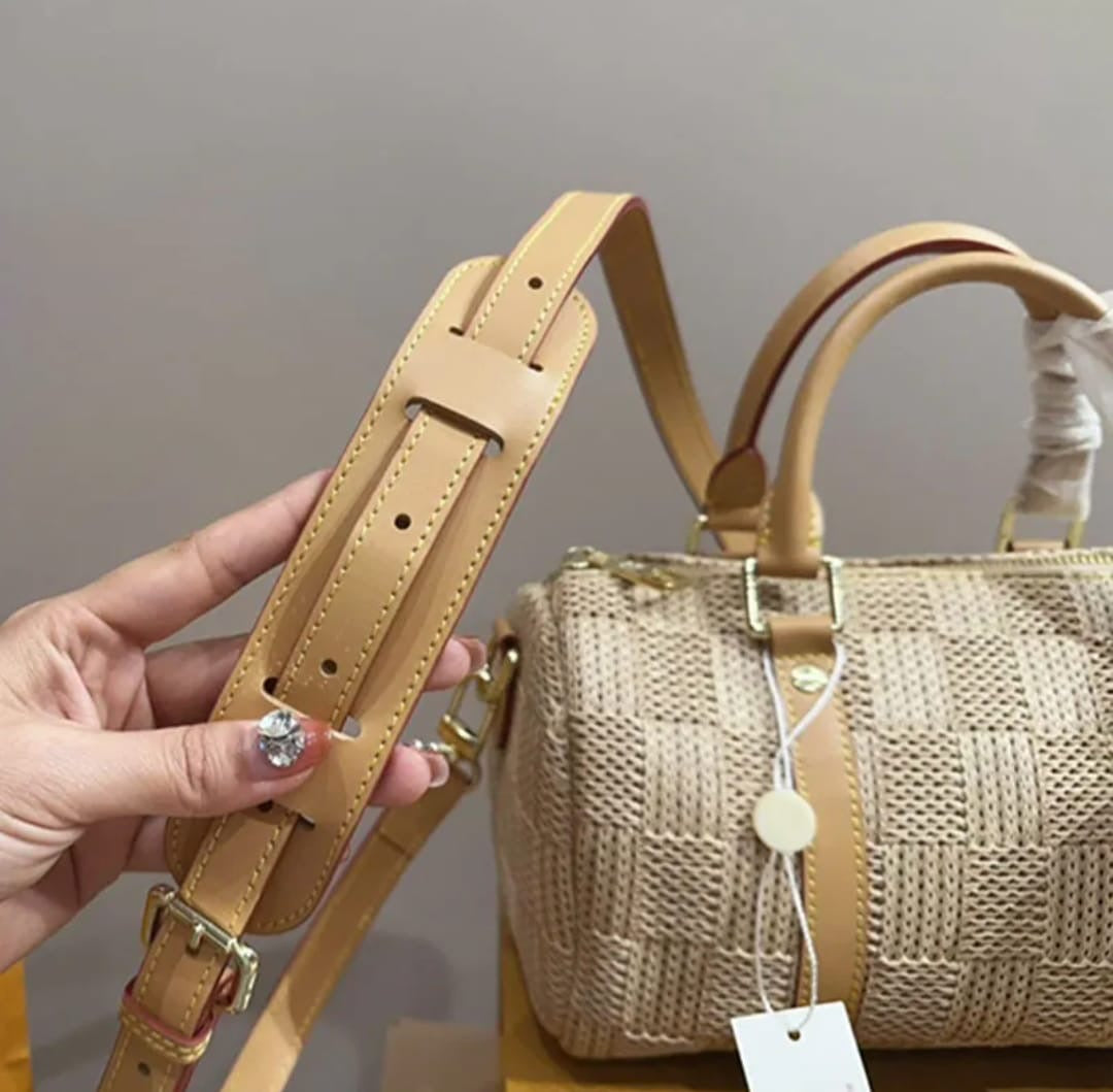 Lv bag - beige