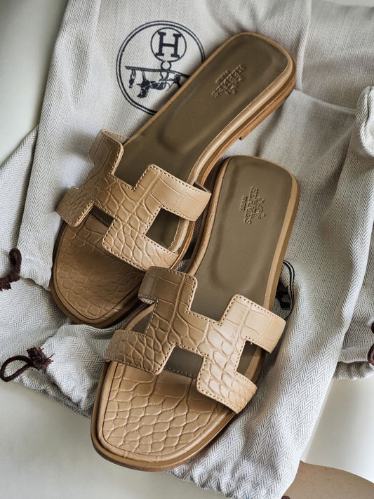 Hermes slippers - beige crocodile