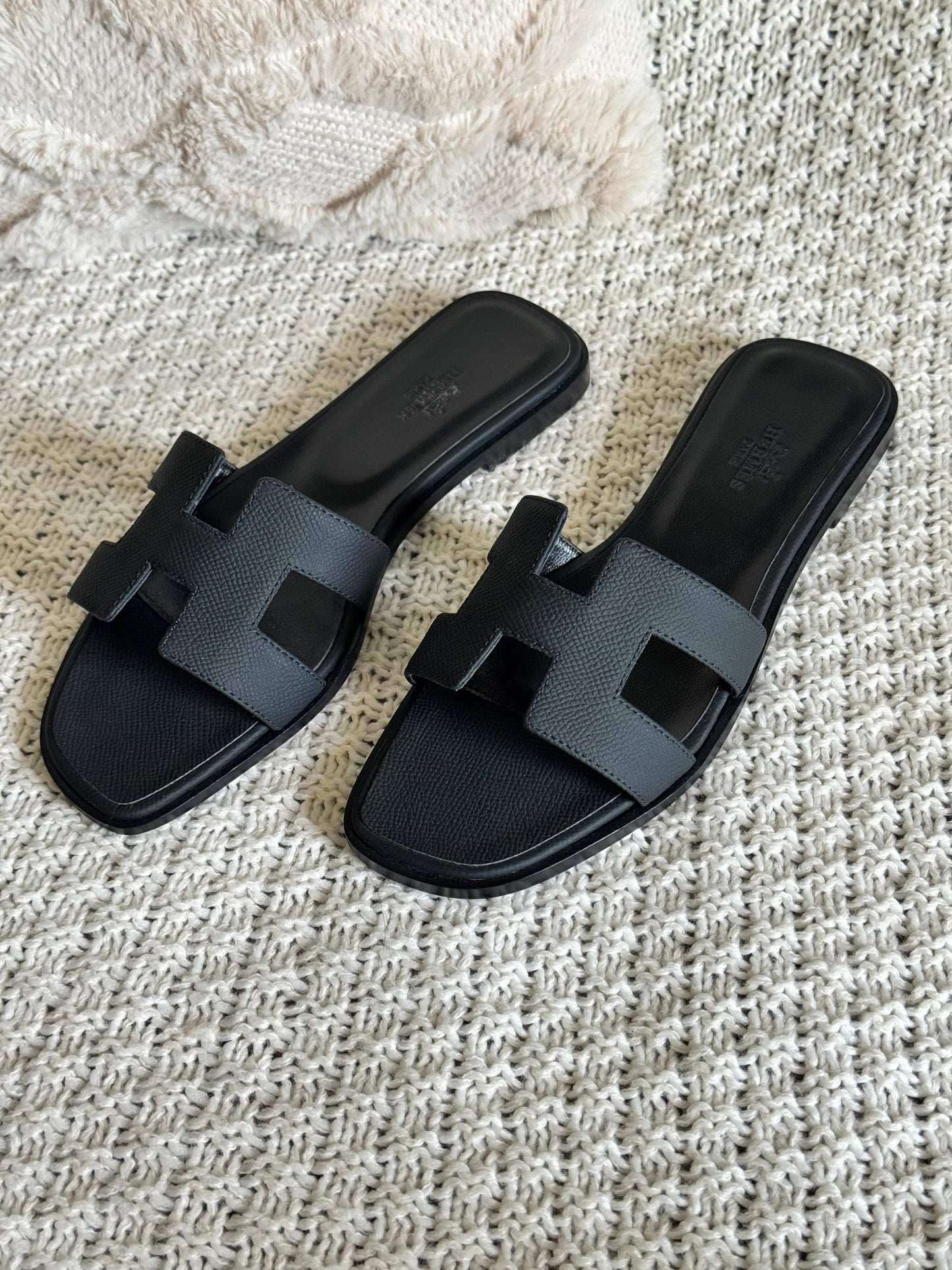 Hermes slippers - black