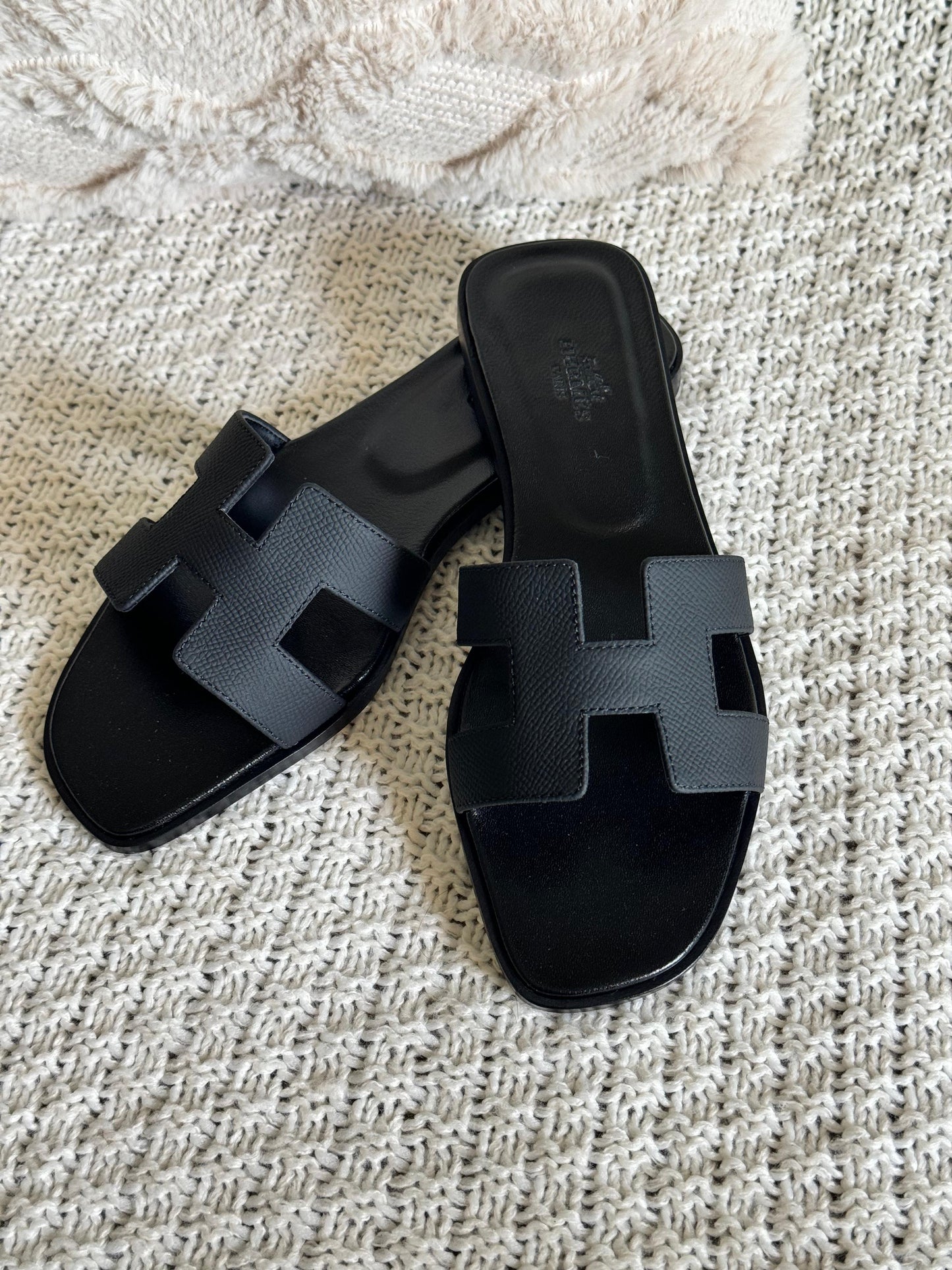 Hermes slippers - black